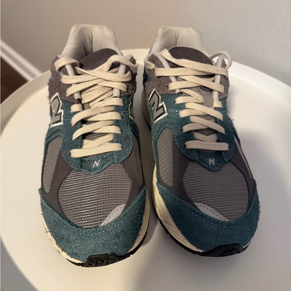 New Balance 2002R - Picture 2 of 5